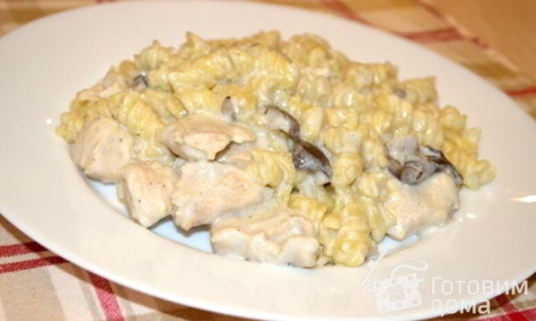 Рецепт паста с курицей и грибами в сырно-сливочном соусе