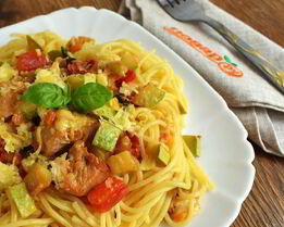 Паста с курицей и соусом песто