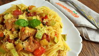 Паста с курицей и соусом песто