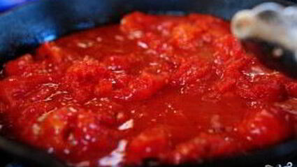 паста с морепродуктами и помидорами