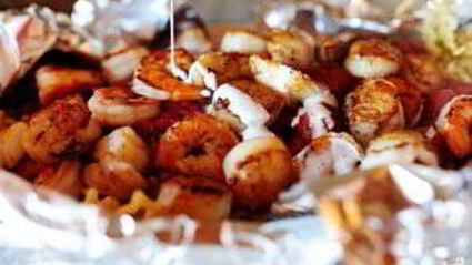 паста с морепродуктами и помидорами