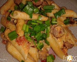 Паста с охотничьими колбасками