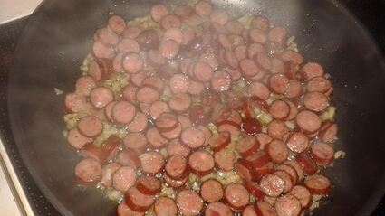 паста с охотничьими колбасками