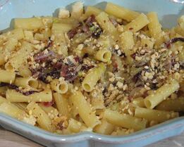 Паста с радиккио, орехами и сыром