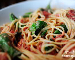 Паста с соусом из сыра и томатов