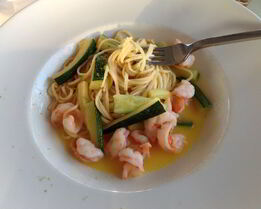 Паста с цукини и королевскими креветками