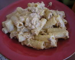 Паста с тунцом и сырным соусом Горгонзола