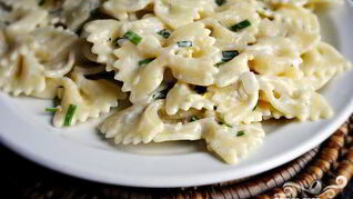 Паста со сливочно-луковым соусом