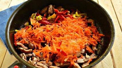 паста со свининой в томатном соусе