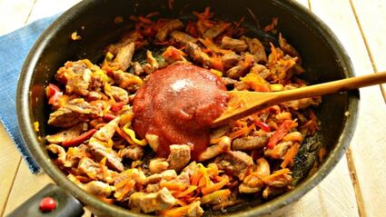 паста со свининой в томатном соусе