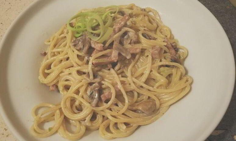 Рецепт сливочная паста с пореем, ветчиной и грибами