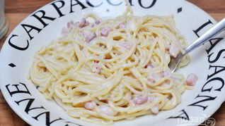 Спагетти с беконом и сливками