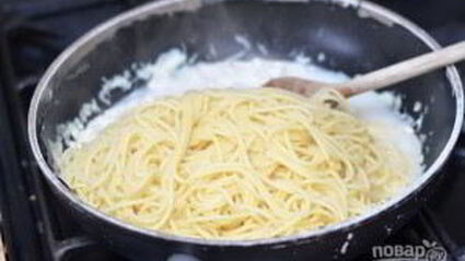 спагетти с беконом и сливками
