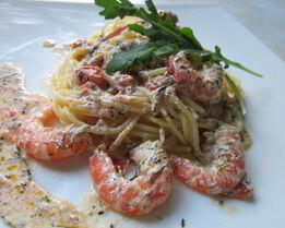 Спагетти с томатами и креветками