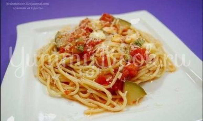 Рецепт спагетти с цукини, томатами и моцареллой