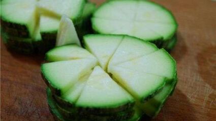 спагетти с цукини, томатами и моцареллой