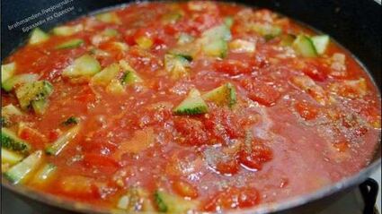 спагетти с цукини, томатами и моцареллой