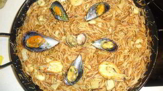 Жареные макароны с морепродуктами