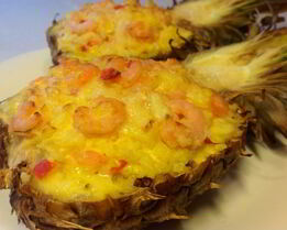 Ананас, фаршированный креветками