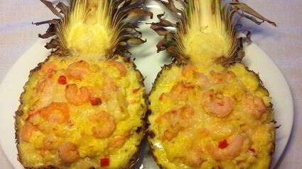 ананас, фаршированный креветками
