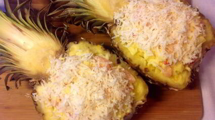 ананас, фаршированный креветками