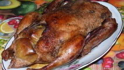 индоутка с яблоками в рукаве