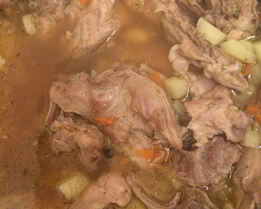 Кролик, тушеный с овощами и картофелем