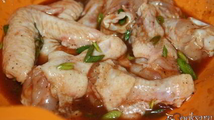 крылышки, запеченные в томатном соке в мультиварке