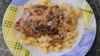 Куриные бедра в сметанном маринаде в духовке