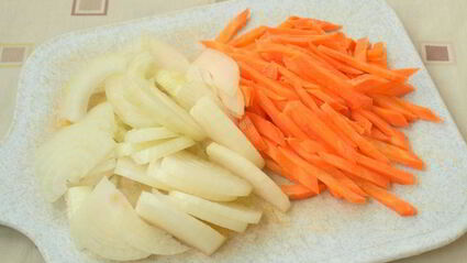 куриные бедра жареные с овощами