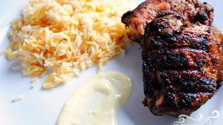 Курица с приправами и чесночным соусом