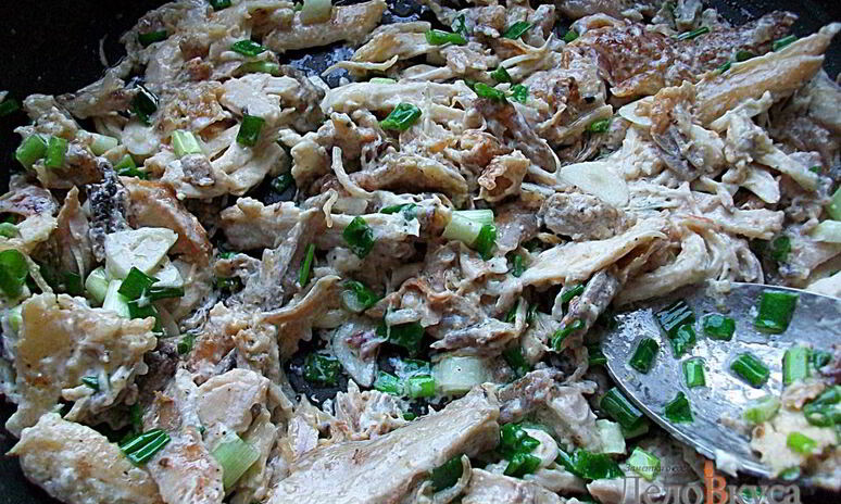 Рецепт курица в сметане с чесноком и зеленью