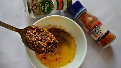 курица, запеченная с виноградом и миндалем