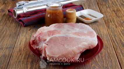 окорок свиной, запеченный в духовке в фольге