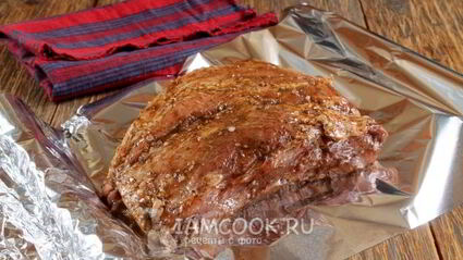 окорок свиной, запеченный в духовке в фольге