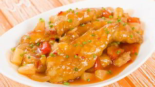 Сочная курица с ананасами в кисло-сладком соусе