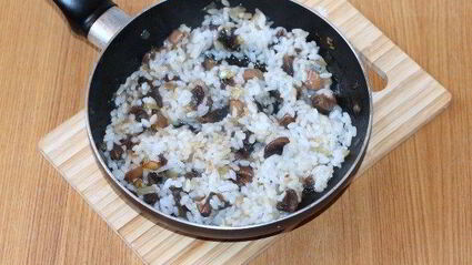 свинина, фаршированная рисом, грибами и креветками