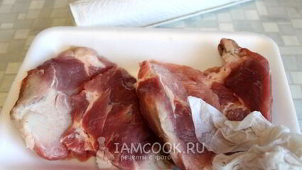 свинина, запеченная с крыжовниковым соусом