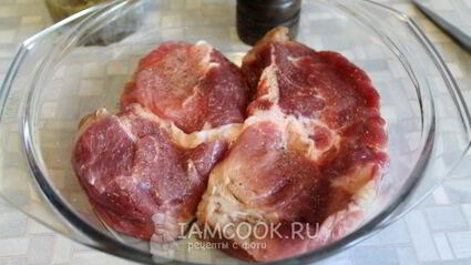 свинина, запеченная с крыжовниковым соусом