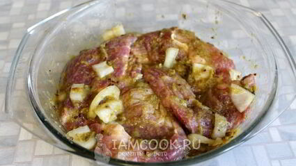 свинина, запеченная с крыжовниковым соусом