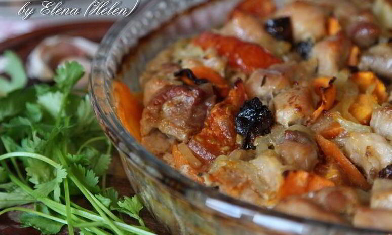Рецепт свинина, запеченная с овощами и черносливом