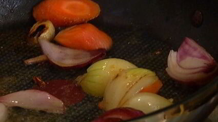 свиные ребрышки с грибами и красной фасолью