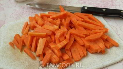 тушеная баранина с луком и морковью