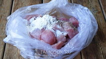 тушеная свинина с помидорами