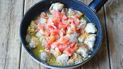 тушеная свинина с помидорами