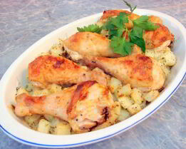 Запеченные куриные голени с картошкой в духовке