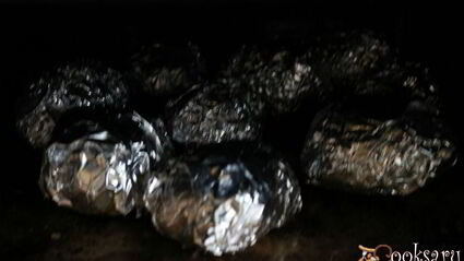 ароматный молодой картофель, запеченный с сыром и сливочным маслом