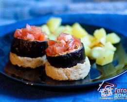 Баклажаны с пюре из белой фасоли и картофелем