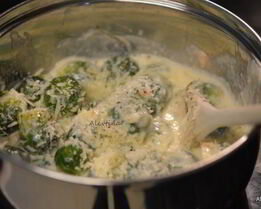 Брюссельская капуста в соусе с розмарином