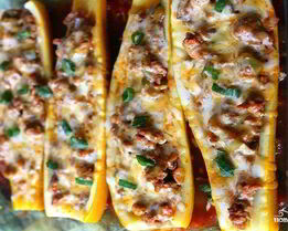 Кабачки с индейкой под грибным соусом
